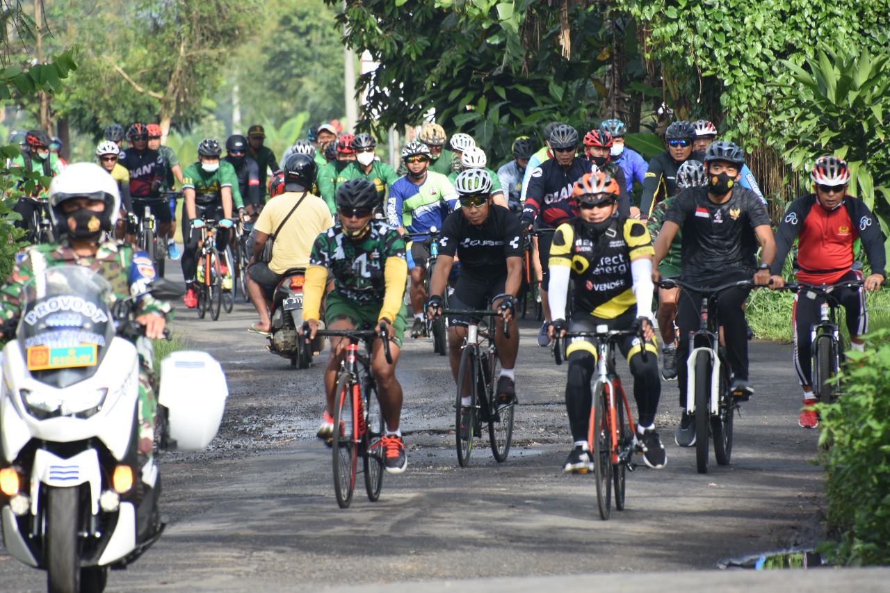 Jaga Kesehatan,Kebugaran Tubuh, Danrem 073/MKT Kolonel Inf Ari Yulianto .S.I.P Gowes Bersama